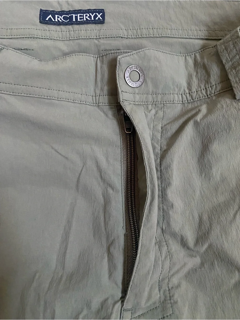 Arcteryx Rampart Shorts Mens Size 38 Olive Green Cargo Hiking Climbing Gorpcore